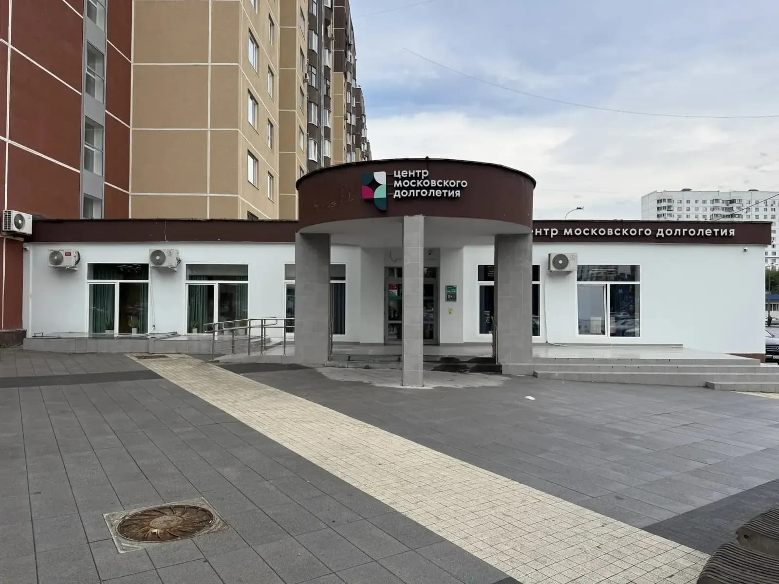 Вход в центр — ЦМД «Бабушкинский 2»