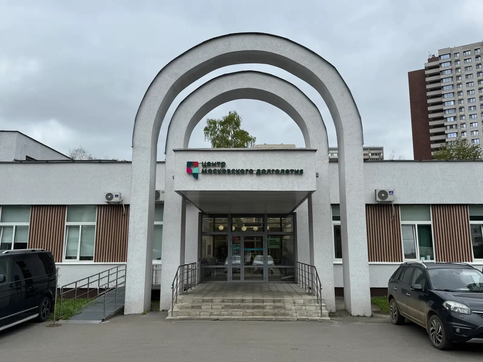 Вход с улицы — ЦМД «Бескудниковский»
