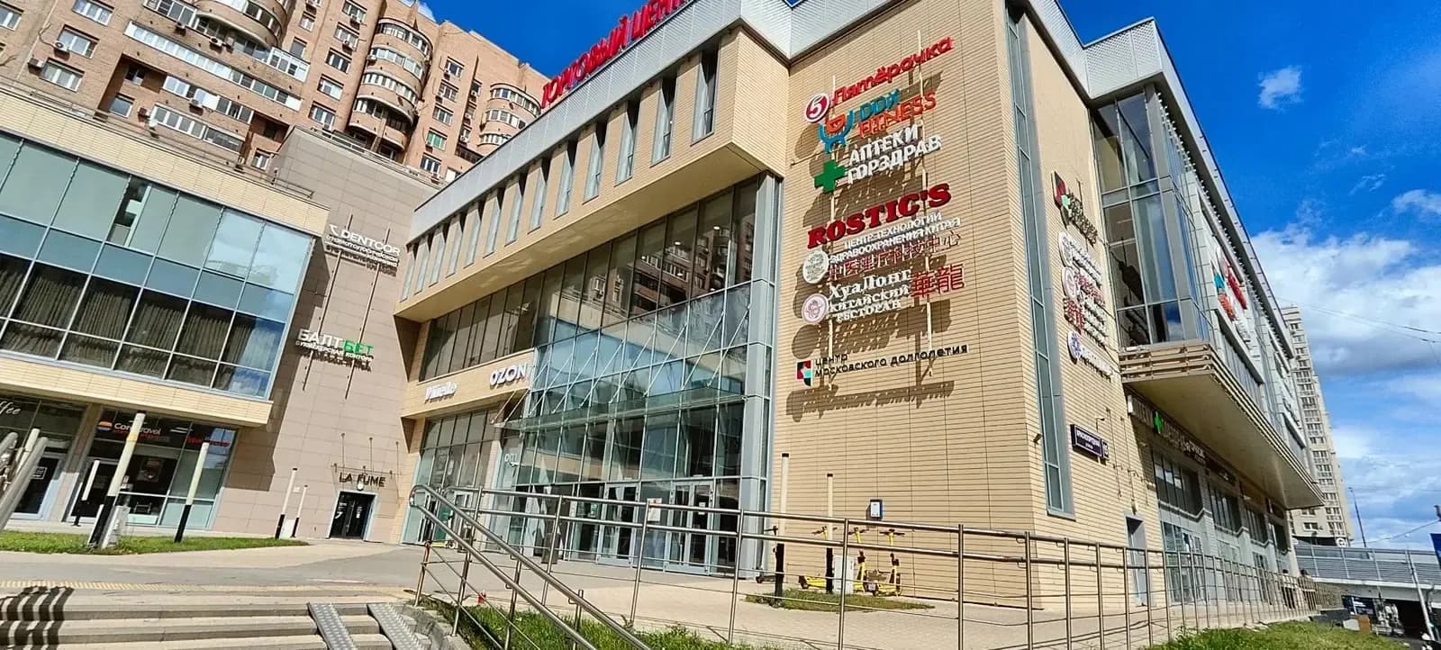 Вход с улицы — ЦМД «Красносельский»