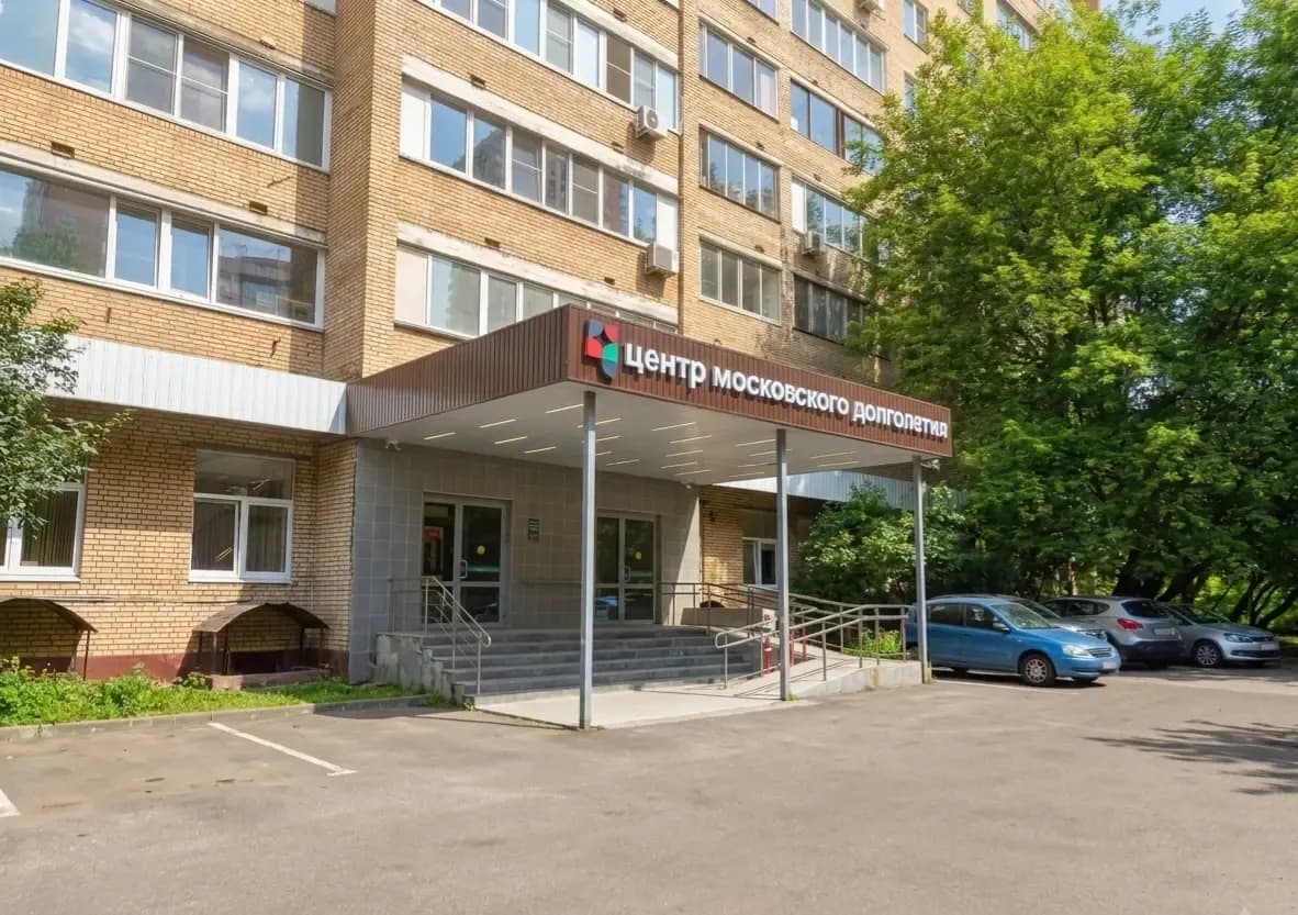 Вход в центр — ЦМД «Левобережный»
