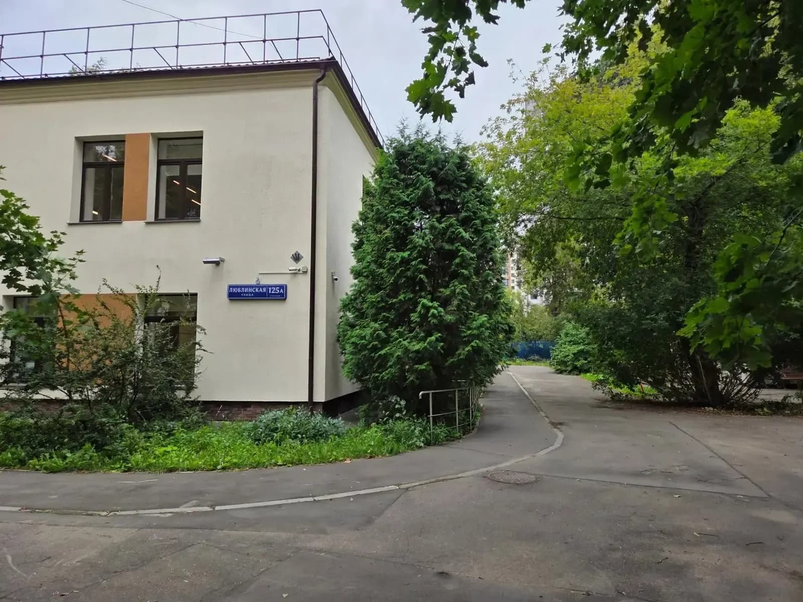 Вход в центр — ЦМД «Люблино»