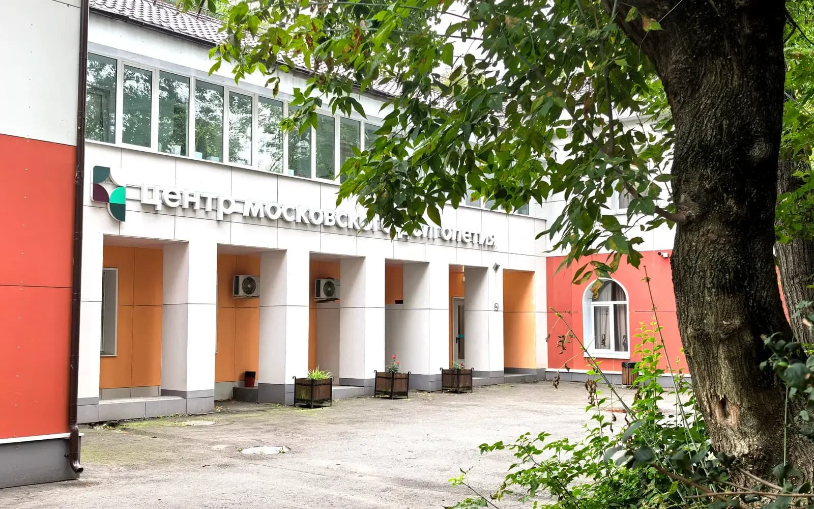 Вход в центр — ЦМД «Текстильщики»