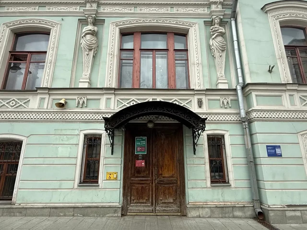 Вход в центр — ЦМД «Тверской 2»